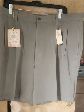 NWT Tommy Bahama Mens-  Shorts in Asparagus /Light Gray Casual Shorts - Size 40